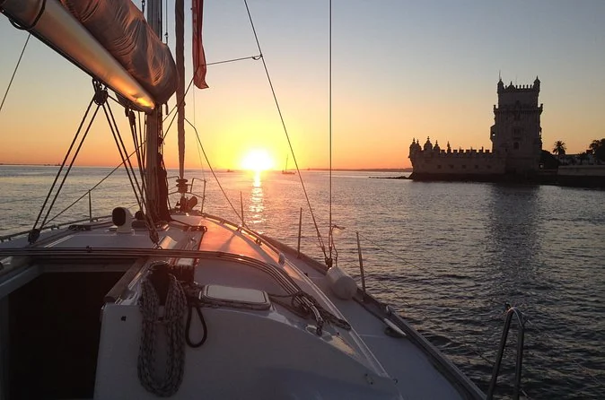 Sortie en voilier au coucher du soleil depuis la Doca do Bom Sucesso