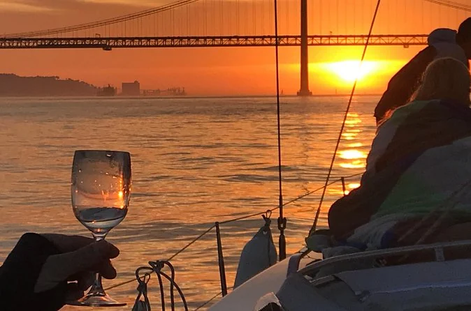 Sortie en voilier avec vin au coucher du soleil depuis Belém
